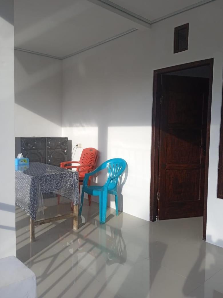 Riung Tiga Empat Tujuh Guesthouse Exterior foto